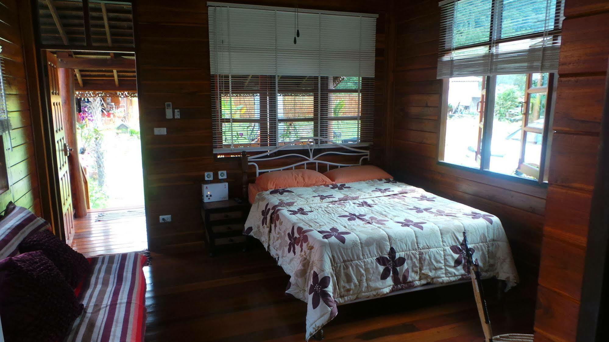 Golden Teak Resort Baan Sapparot Камала Бийч Екстериор снимка
