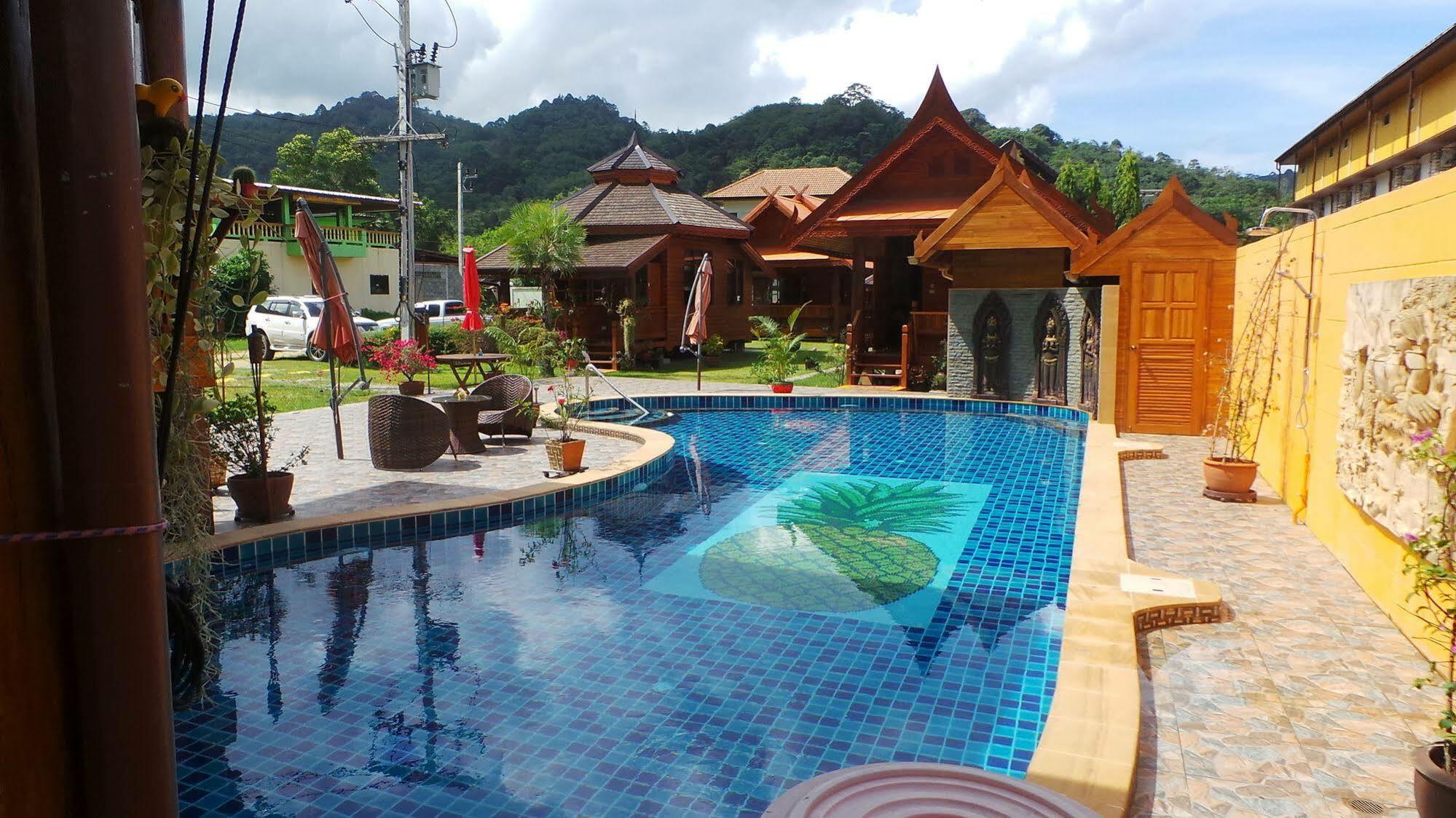 Golden Teak Resort Baan Sapparot Камала Бийч Екстериор снимка