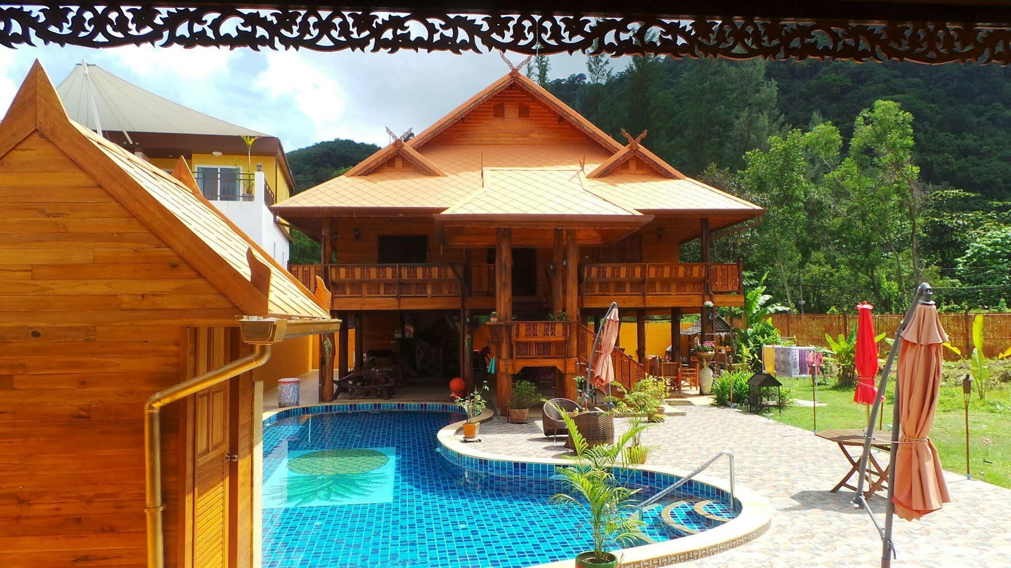 Golden Teak Resort Baan Sapparot Камала Бийч Екстериор снимка