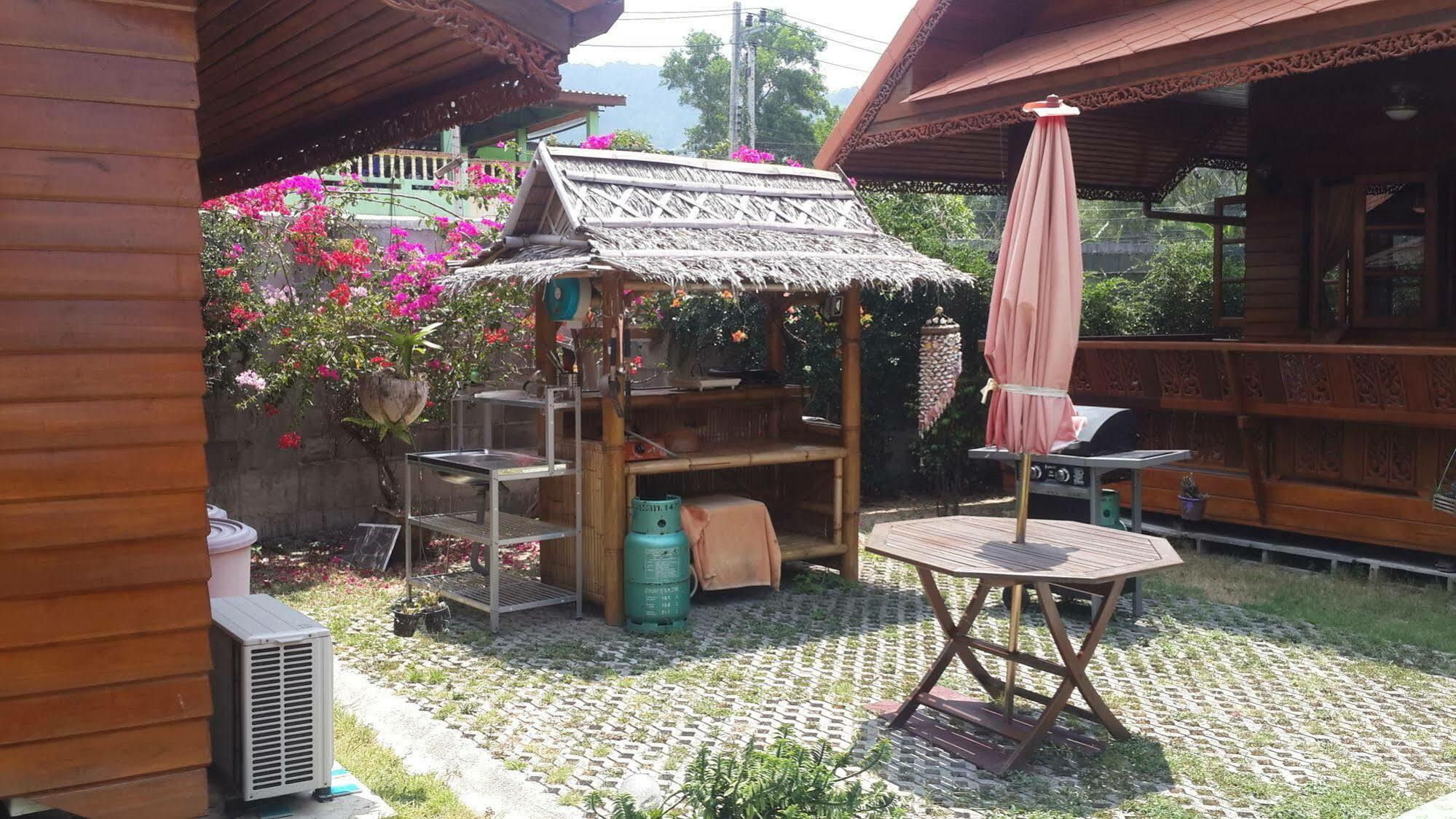 Golden Teak Resort Baan Sapparot Камала Бийч Екстериор снимка
