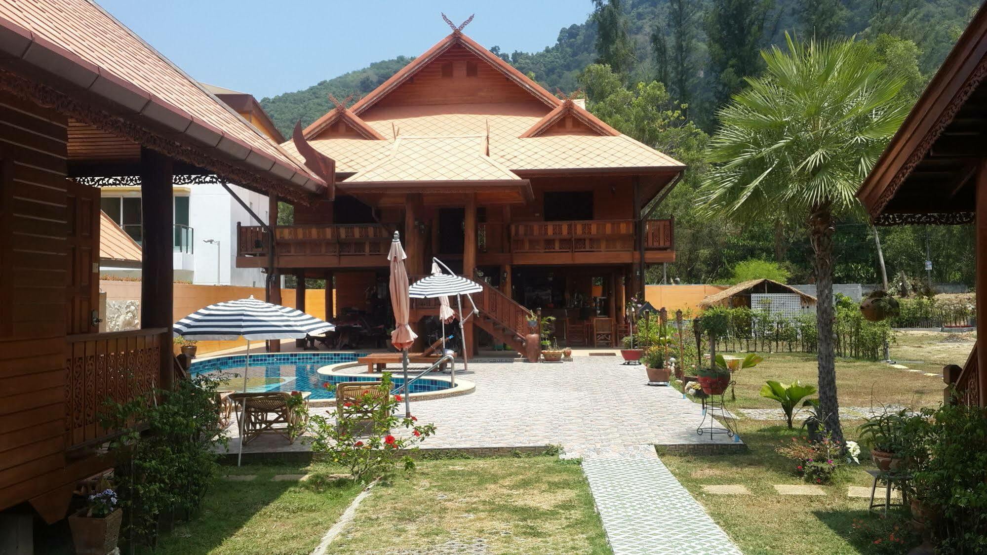 Golden Teak Resort Baan Sapparot Камала Бийч Екстериор снимка